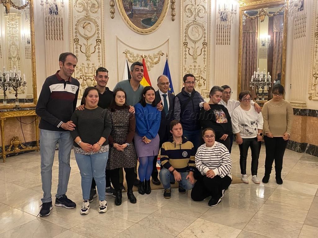 La Ciudad y la Delegación del Gobierno reciben a los actores de “Campeonex”