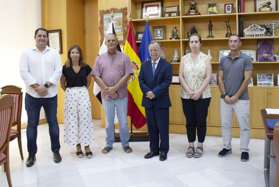 Vivas felicita personalmente a los servicios técnicos de Urbanismo por la aprobación definitiva del PGOU