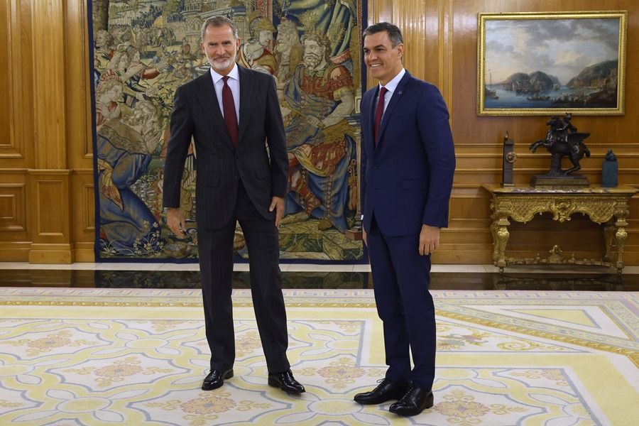Sánchez promete su cargo de presidente ante el rey y la Constitución