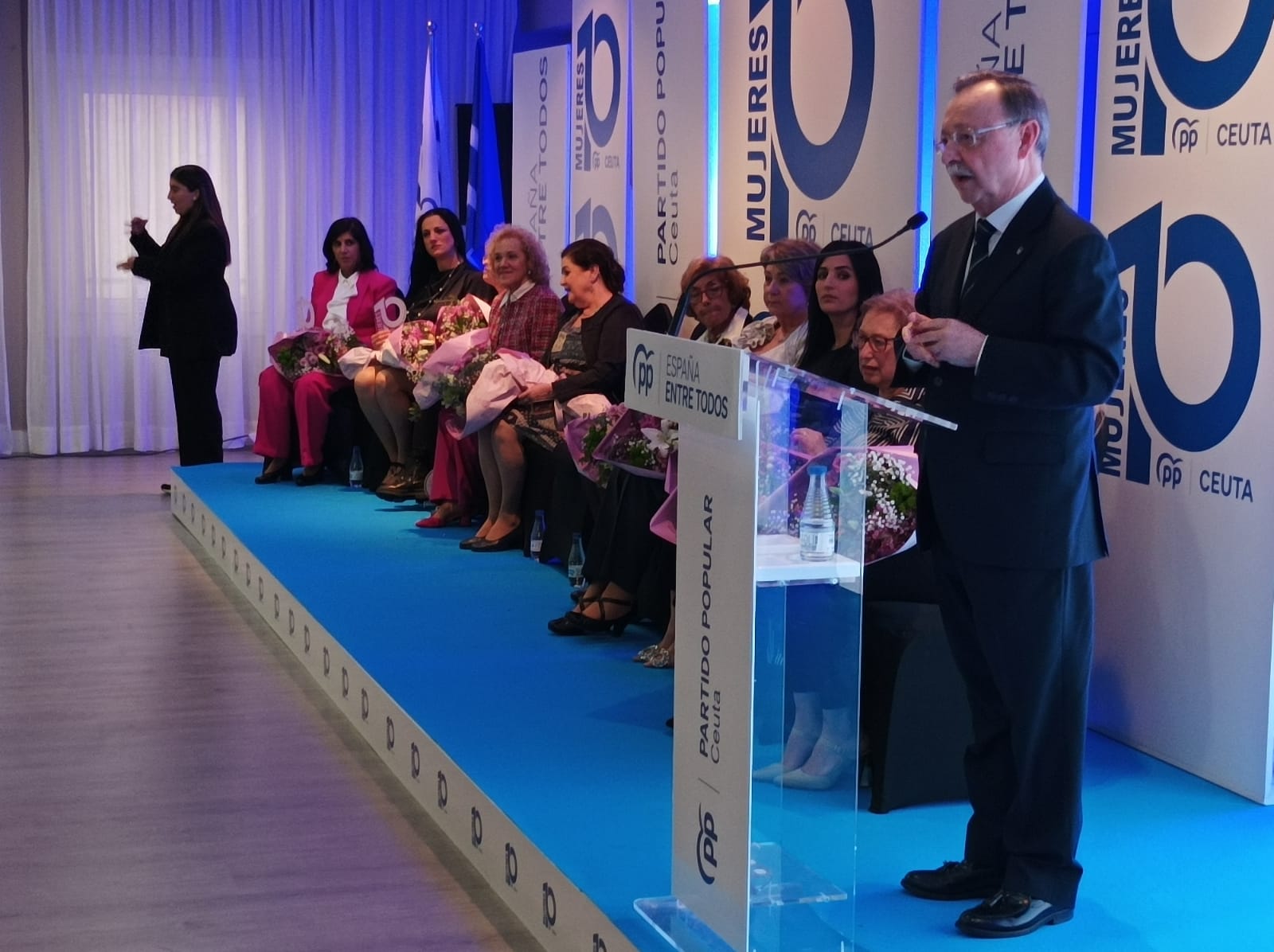 El PP reconoce a 10 mujeres ceutíes en un acto donde se reivindicó una sociedad unida por la igualdad