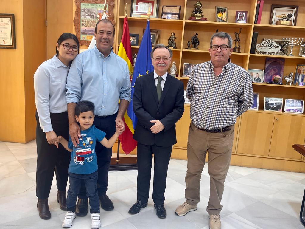 El presidente Vivas recibe al chef José Martín Ruiz Borja