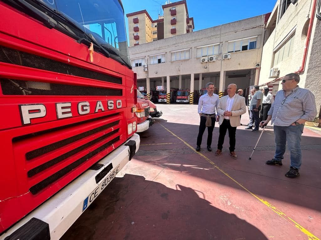 Juan Gutiérrez: “Los bomberos merecen mejores instalaciones, nuevos vehículos, más plantilla y más atención del Gobierno”