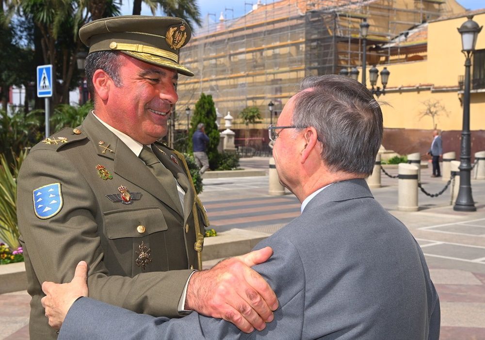 Vivas recibe al general jefe del Mando de Canarias, teniente general Julio Salom