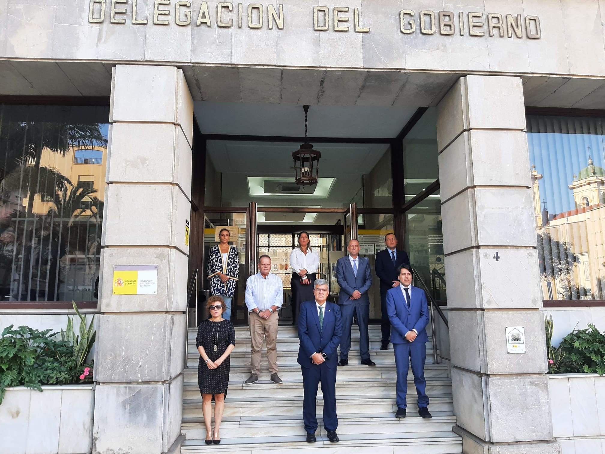 Nuevo minuto de silencio a las puertas de la Delegación por una nueva víctima de violencia de género