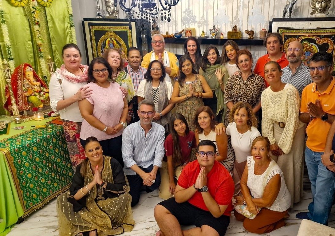 Algunos de los asistentes a la charla sobre el Señor Ganesha