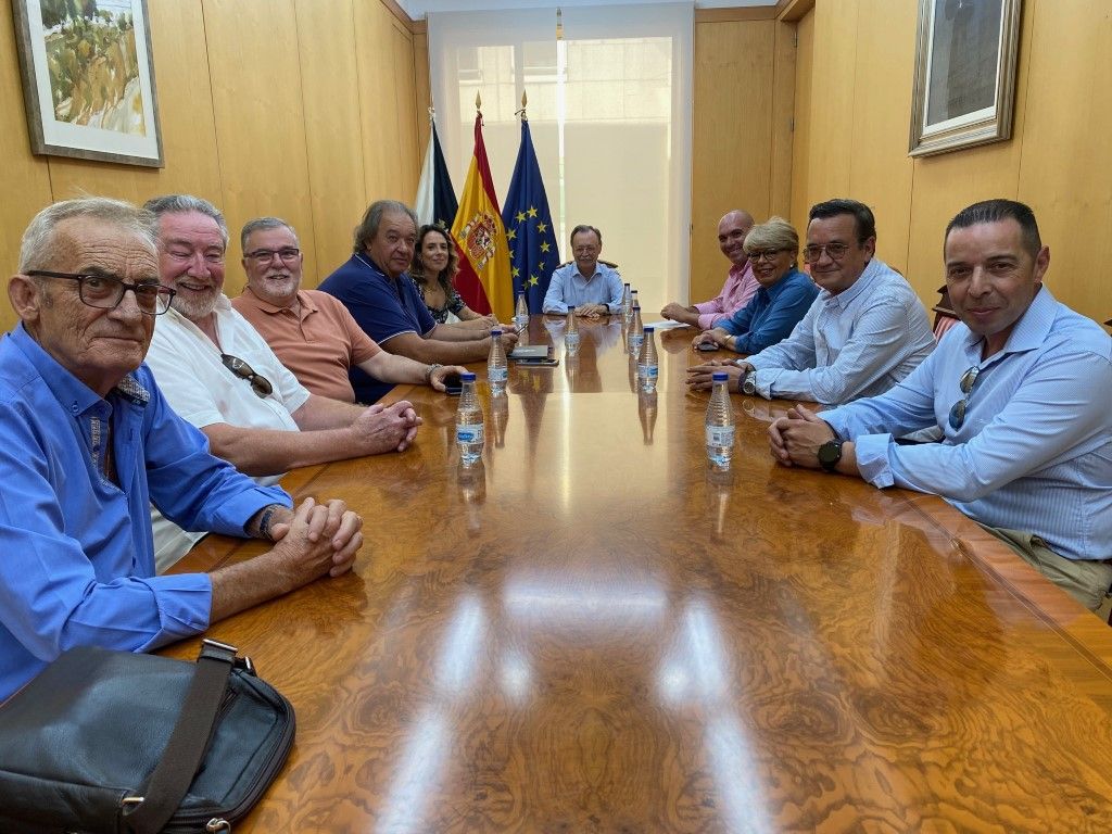 La Ciudad se reúne con la nueva Mesa Permanente del Consejo de Hermandades