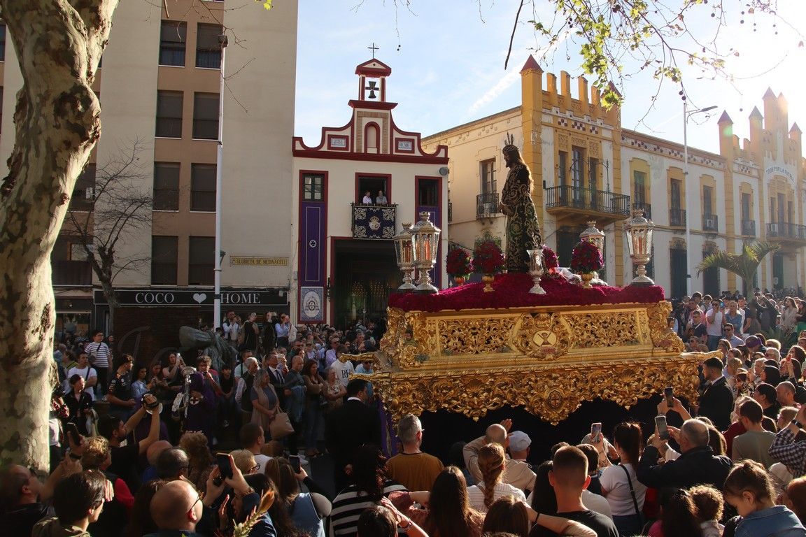 Centenares de ceutíes acompañan al Medinaceli y su Madre en este Lunes Santo