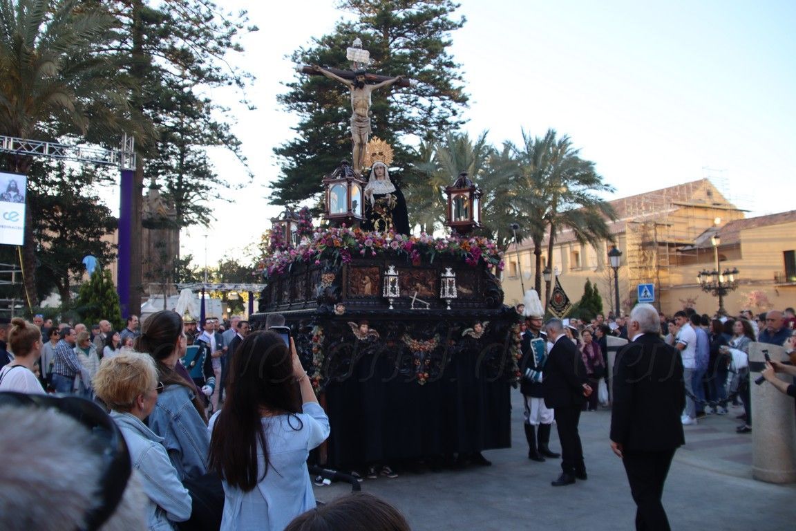 La Vera Cruz y Nuestra Señora del Desamparo procesionan por las calles de Ceuta