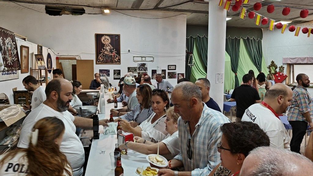 El ‘Tapeo Pollinico’ llena de “convivencia y alegría” la plaza Nelson Mandela