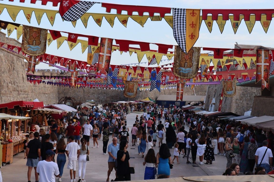 El Mercado Medieval hechiza a Ceuta en el día de su inauguración