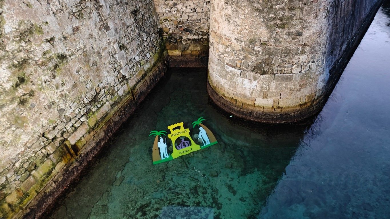 El RING-7 inaugura su belén subacuático en el Foso de las Murallas Reales