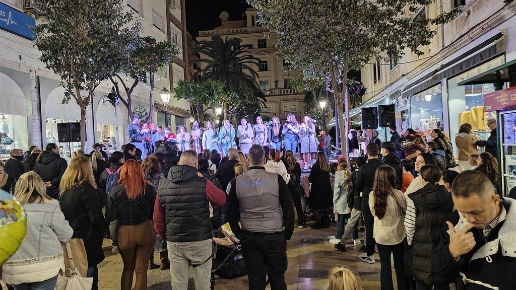 ¡Celebrando la magia navideña con la tradicional 'Polvoroná' Infantil en la Plaza España!