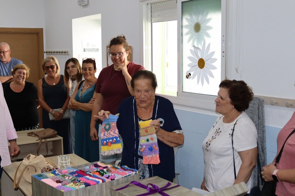 “Tejiendo con Corazón” ofrece su trabajo a los usuarios de la Fundación Gallardo