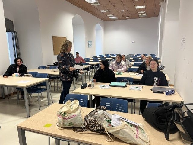 CSIF visita el campus universitario para informar a los futuros y futuras docentes de nuestra ciudad
