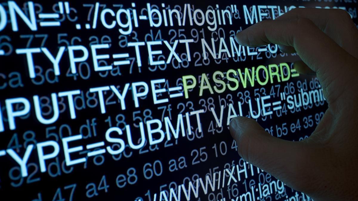 OCU aconseja revisar la póliza del seguro del hogar ante el aumento de los delitos digitales