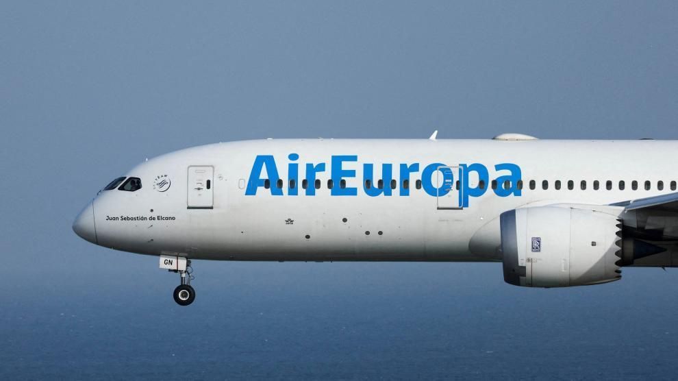 Exigen a Air Europa que informe a los consumidores afectados por el ciberataque sufrido por la compañía
