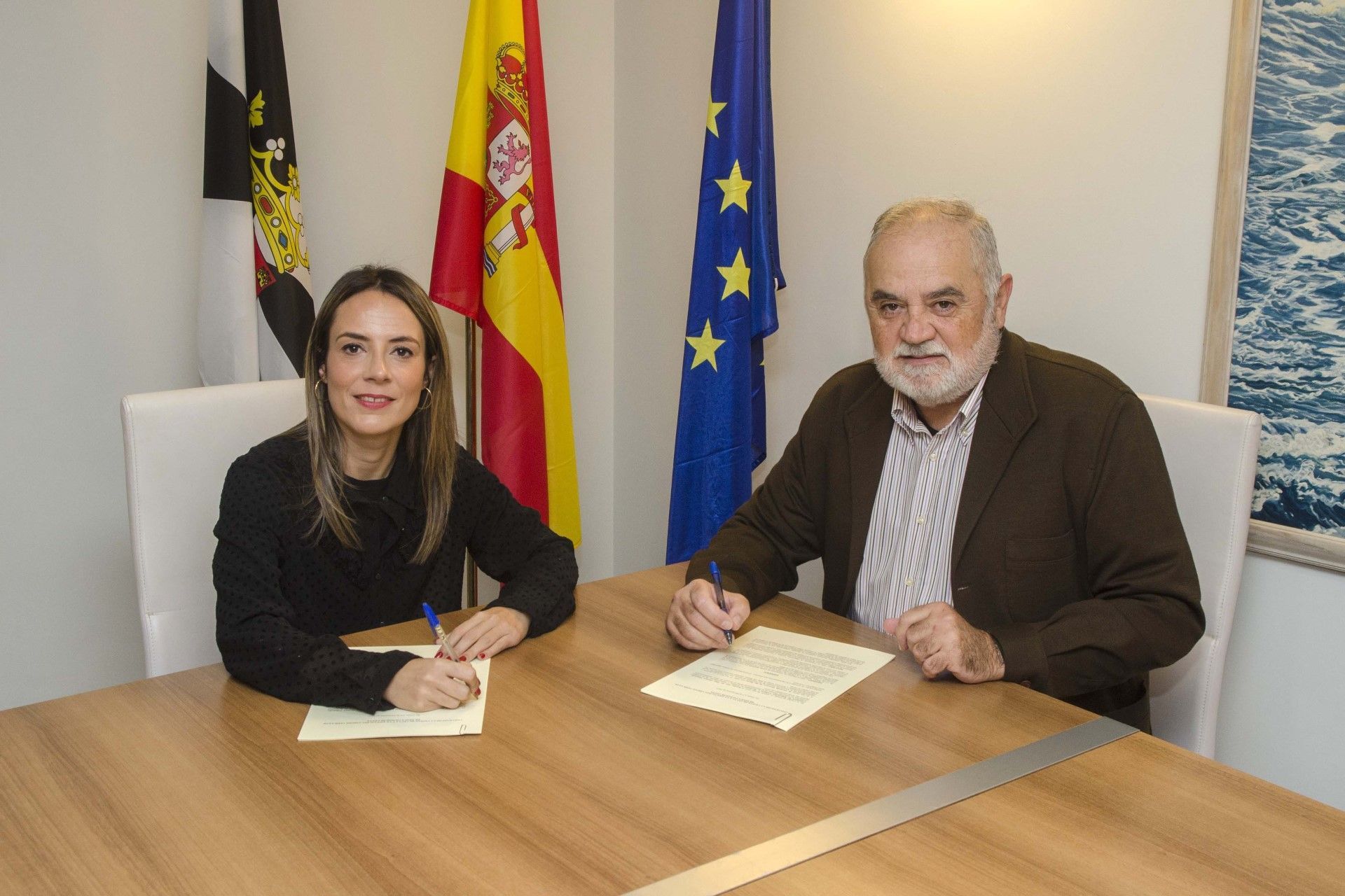 La Ciudad firma un convenio de colaboración con la Asociación Amigos de los Vehículos de Época