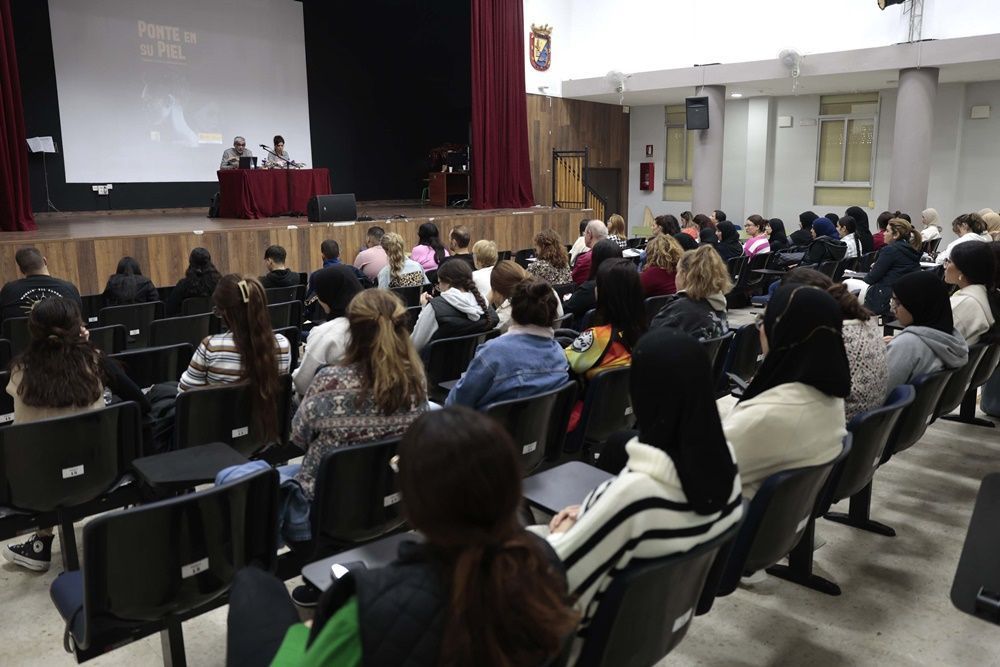 Márgenes y Vínculos presenta la campaña “Ponte en su piel” en el IES Abyla
