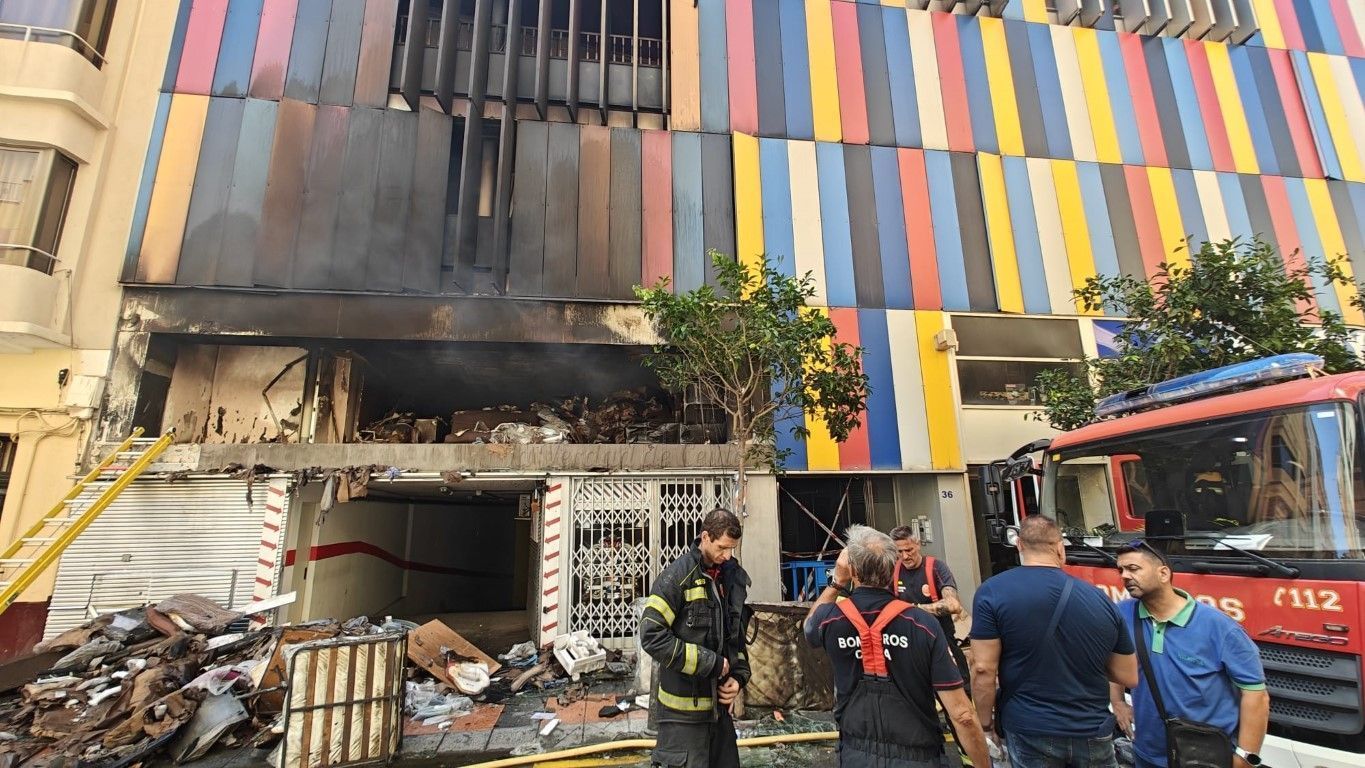 Los vecinos del Edificio de Colores “sufren” ahora la insensibilidad de las compañías telefónicas