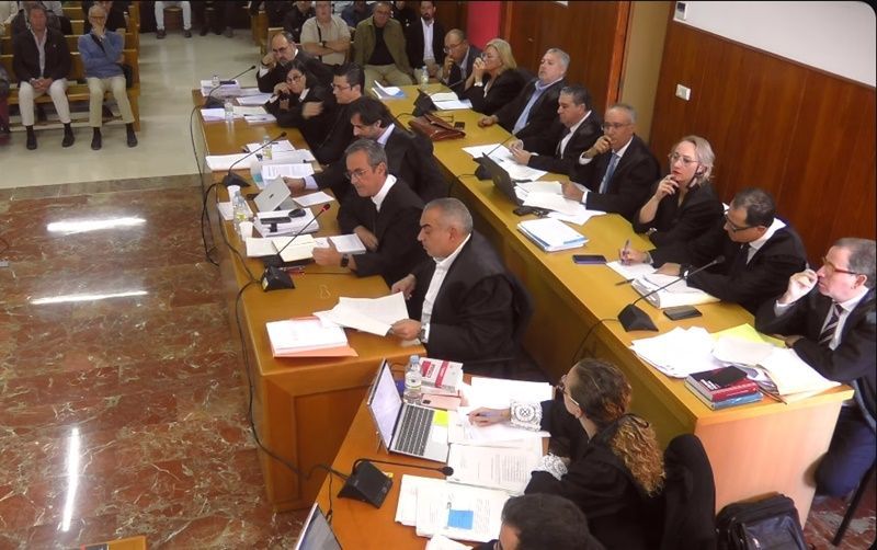 Se inicia el juicio del “caso Emvicesa” con una hora de retraso y la sala de la Audiencia llena