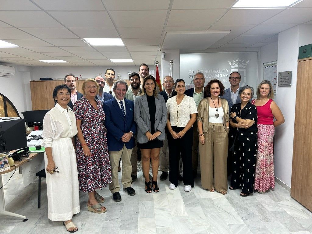 La AECC firma un convenio con el colegio de farmacéuticos