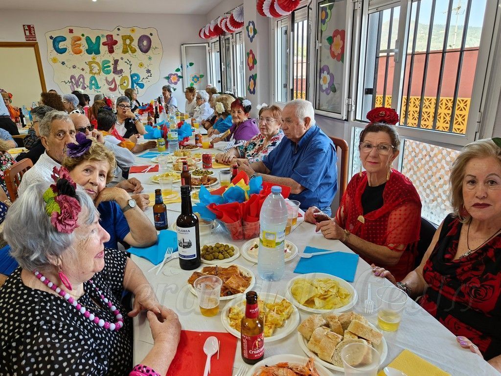 Los mayores celebran la llegada de la Primavera en el Centro de Ocio de Cruz Roja