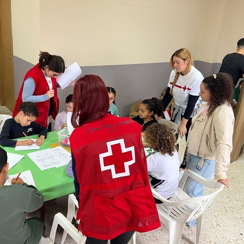 El Proyecto ICI de Cruz Roja crea buzones comunitarios para enviar mensajes positivos a los niños de Valencia