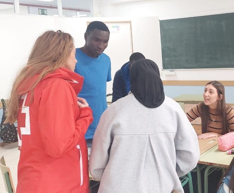 OCU y Cruz Roja impulsan un proyecto para reducir la brecha digital entre consumidores vulnerables