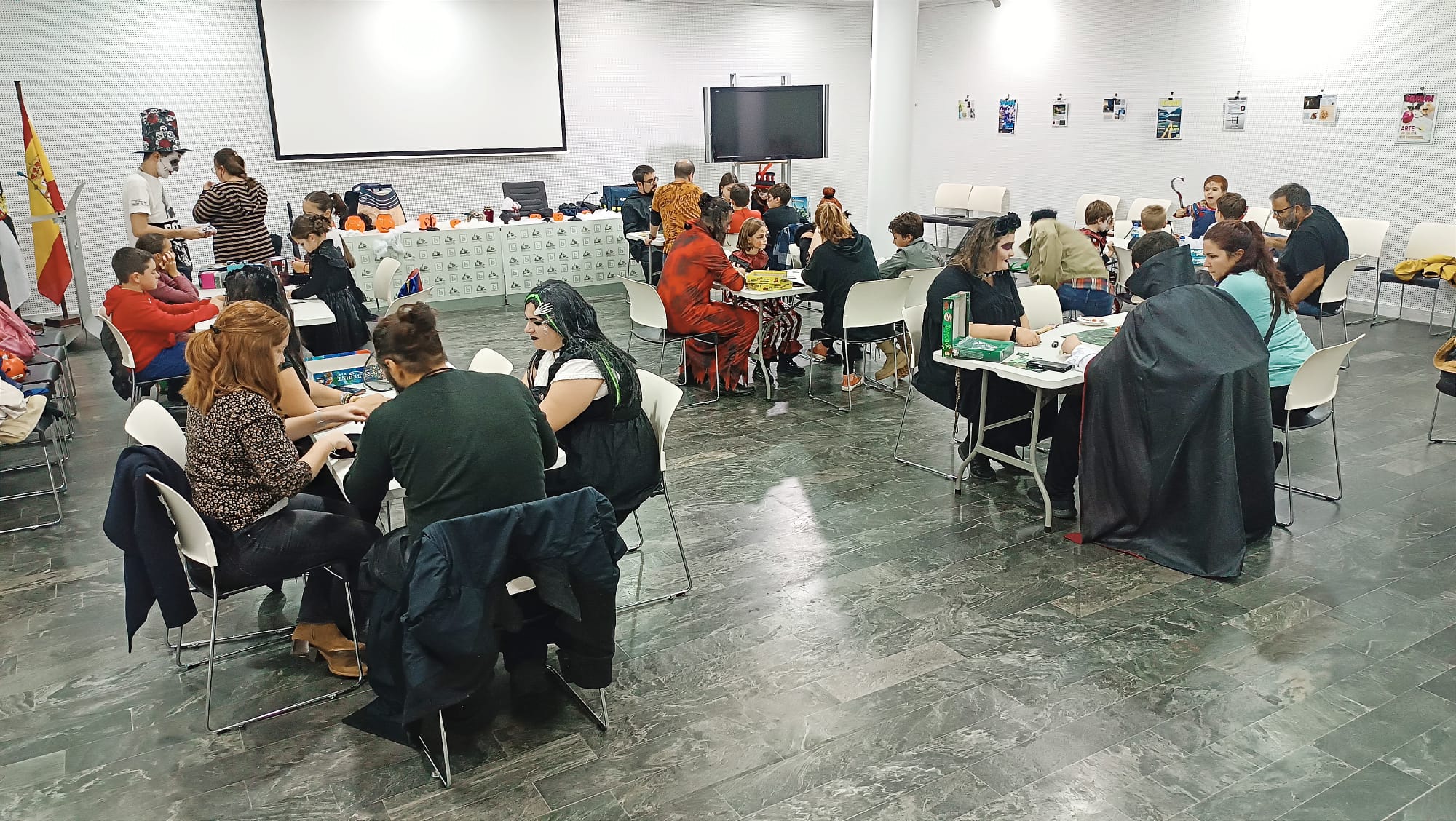 La Biblioteca acoge una jornada de juegos de mesa terroríficamente divertida