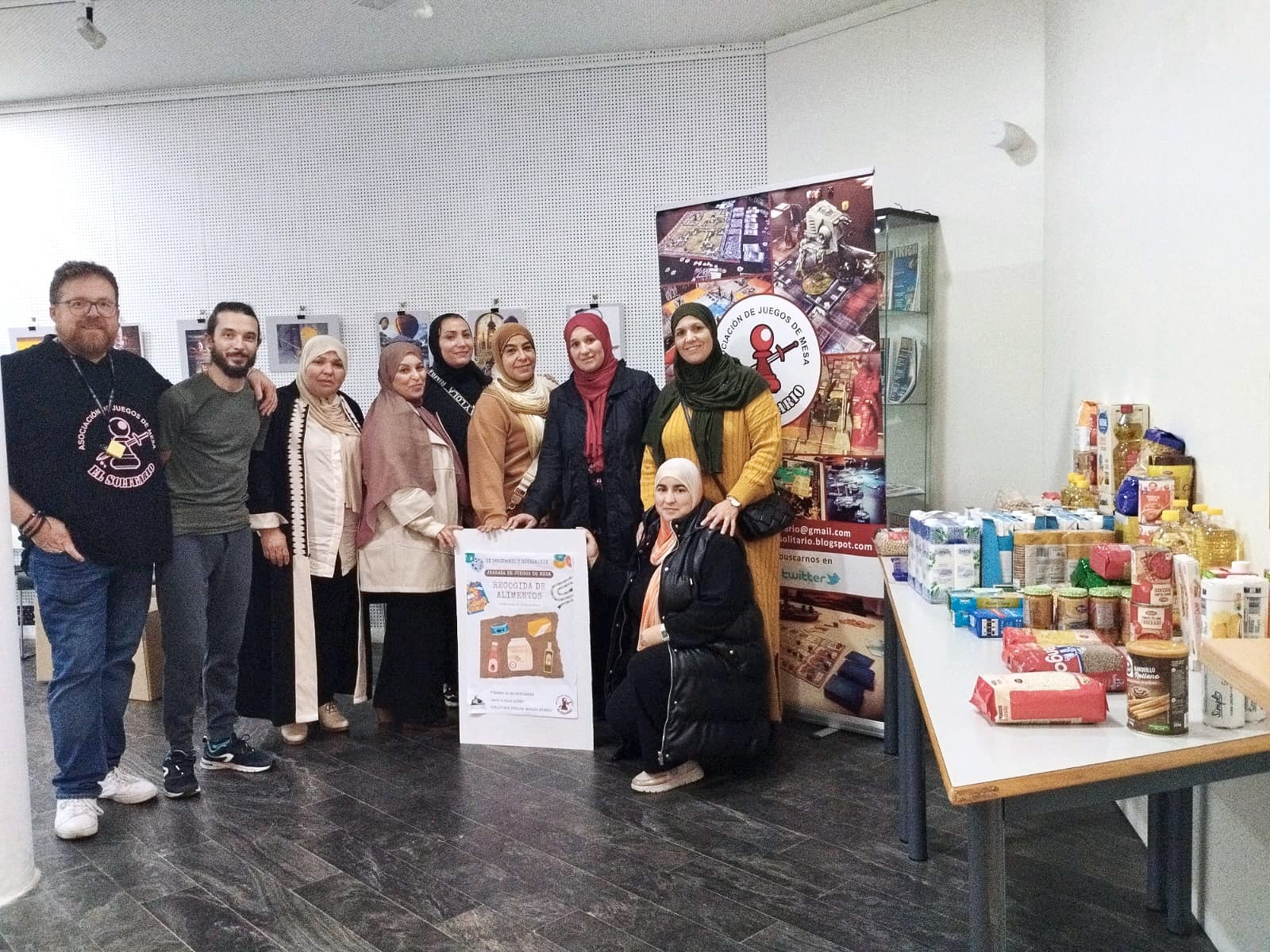 ‘El Solitario’ entrega 150 kilos de comida a Mujeres Anónimas de Ceuta
