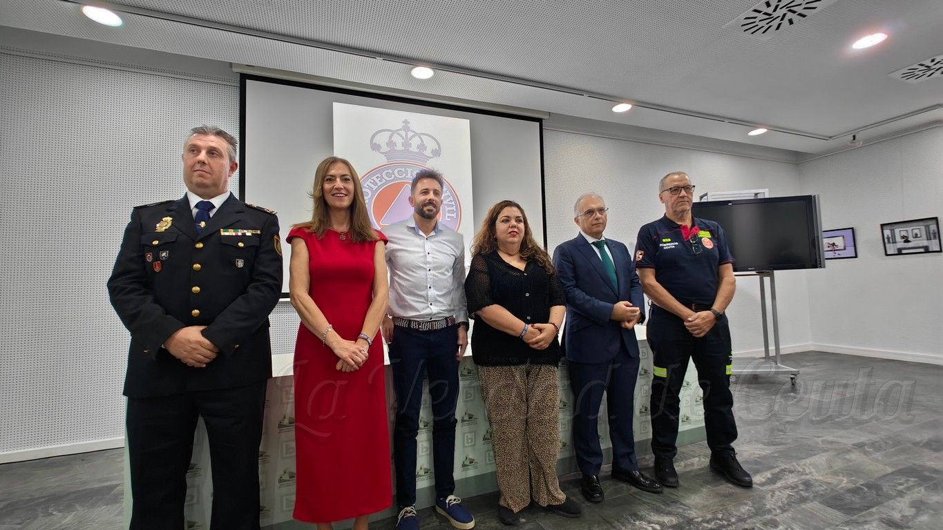 Delegación entrega las Medallas al Mérito de Protección Civil