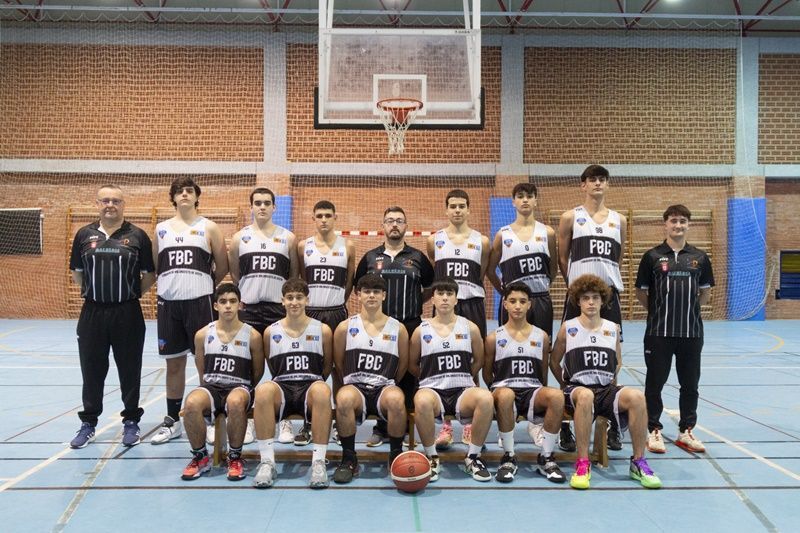 Las selecciones de baloncesto terminan últimas en las dos categorías tras perder todo los partidos