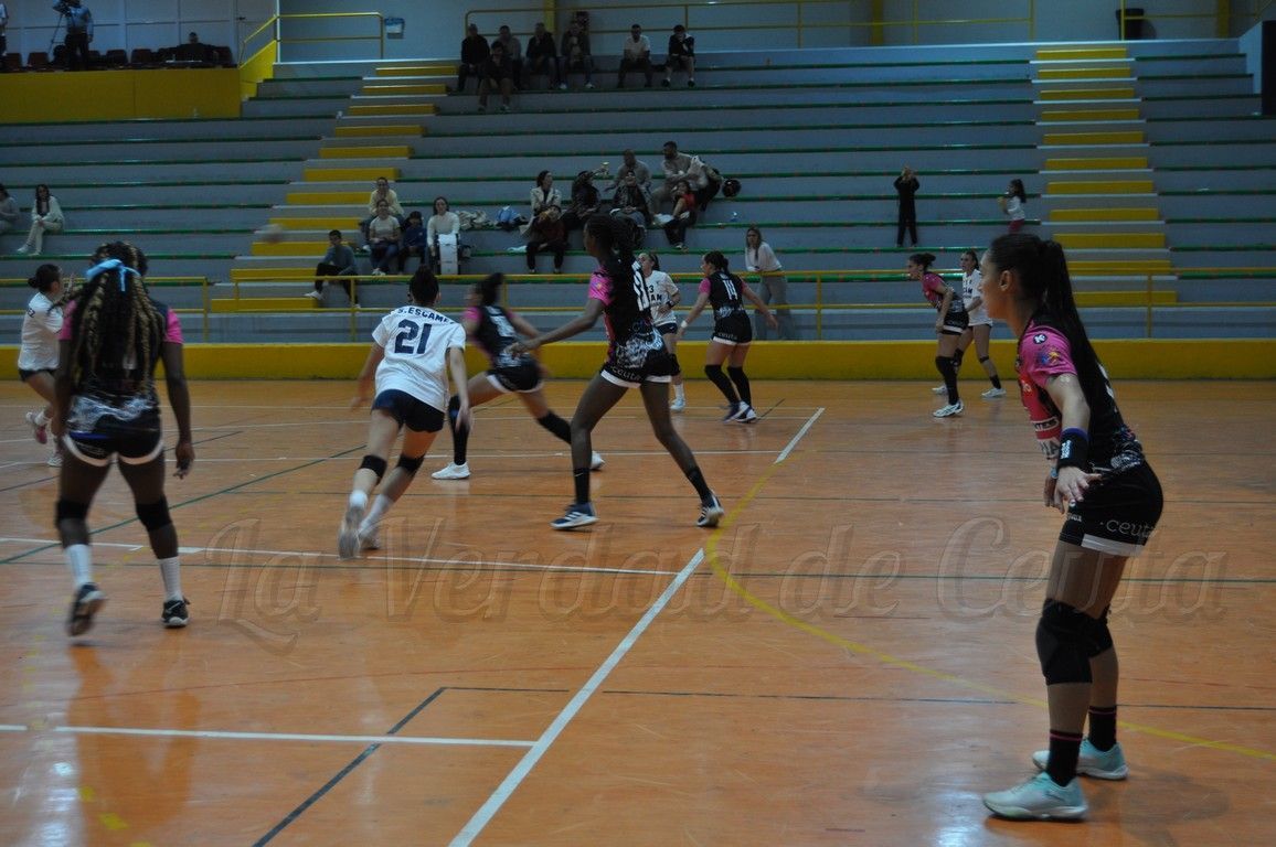 Impresionante remontada del CB Estudiantes que vence al UCAM Murcia y se coloca tercero en la general (28-26)