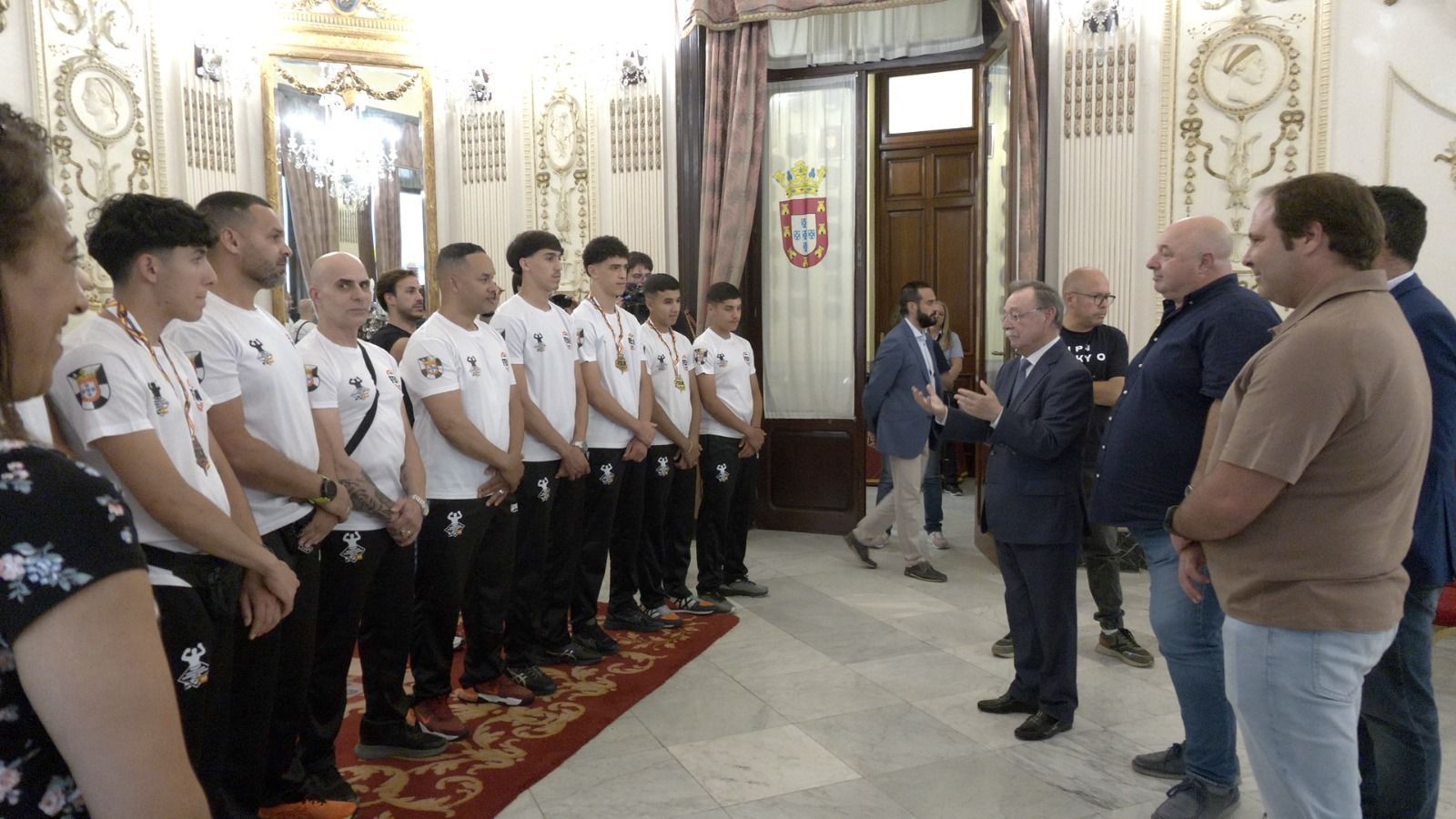 Vivas recibe a los deportistas ceutíes que disputaron el Nacional de Muay Thai y Kickboxing