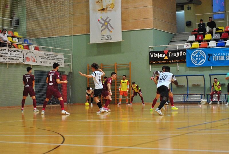 La UA Ceutí pierde tres puntos más en casa frente al Alzira (0-4) 