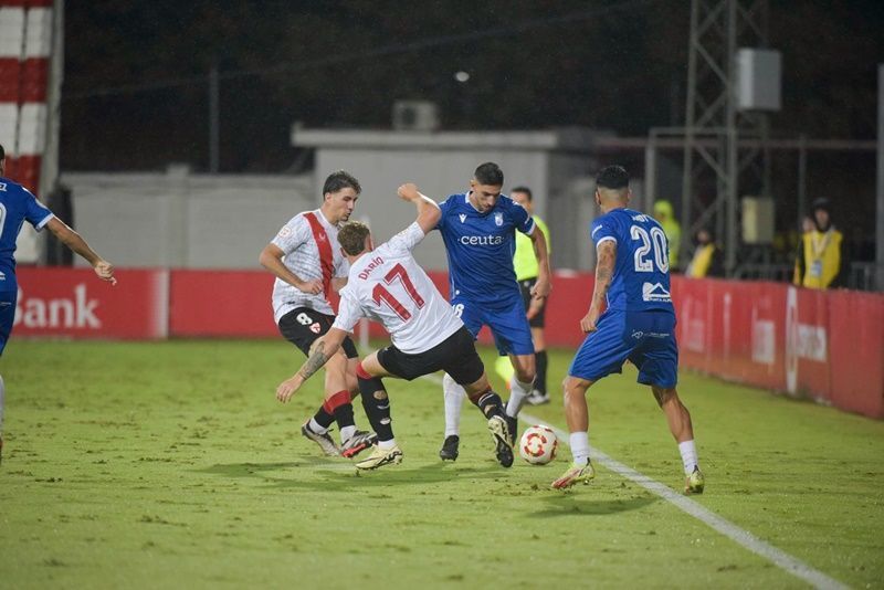 Intenso empate sin goles entre la AD Ceuta y el Sevilla Atlético en un partido de ocasiones desaprovechadas