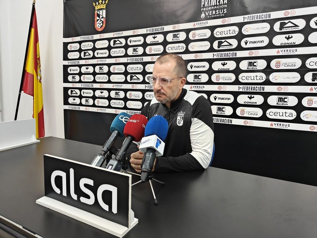José Juan Romero: "El encuentro se decantará por el conjunto que esté más fino en el dominio del juego" 