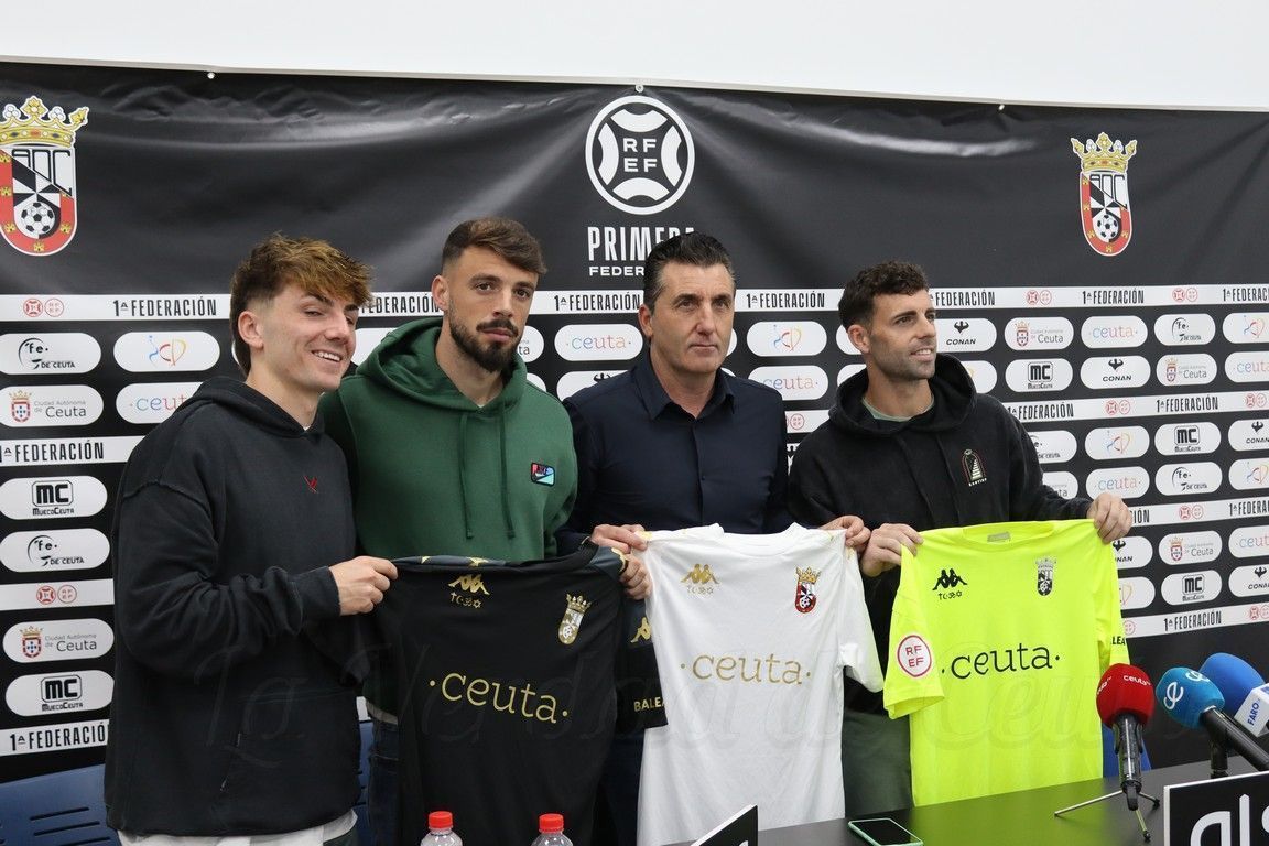 La AD Ceuta presenta a sus fichajes de invierno: Rodri Ríos, Manu Rico y Cristian Rodríguez