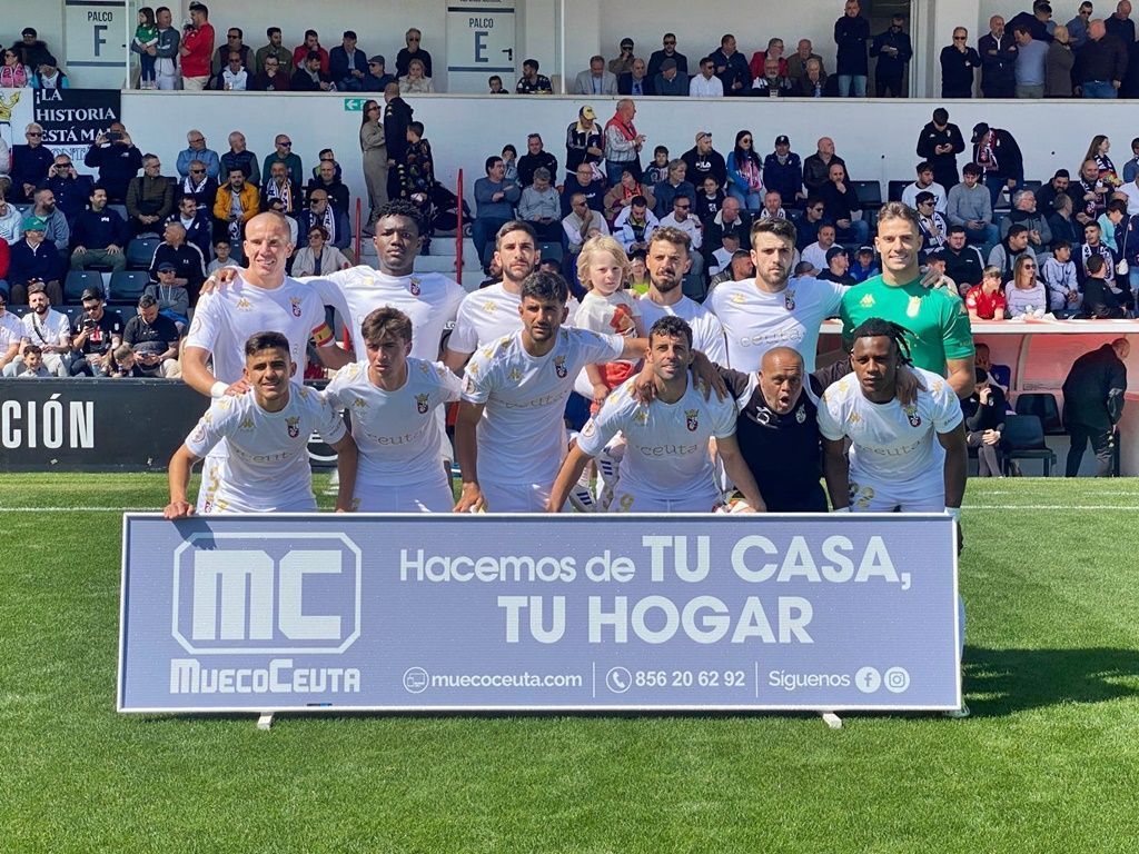 Un gol de penalti y en el descuento permite al AD Ceuta derrotar al Baleares (2-1)