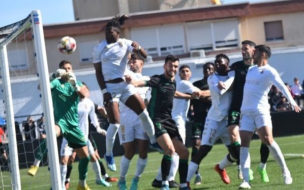 La AD Ceuta FC cede un empate cruel en el último minuto ante el Córdoba CF (1-1)