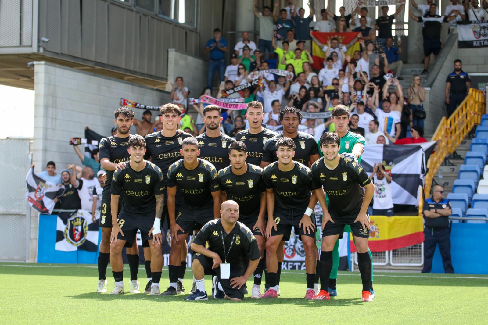 El Ceuta B pasa por encima del Ciudad de Lucena y jugará la final por el ascenso (0-4). Fotos: Fv Photosport y Canon Zaki