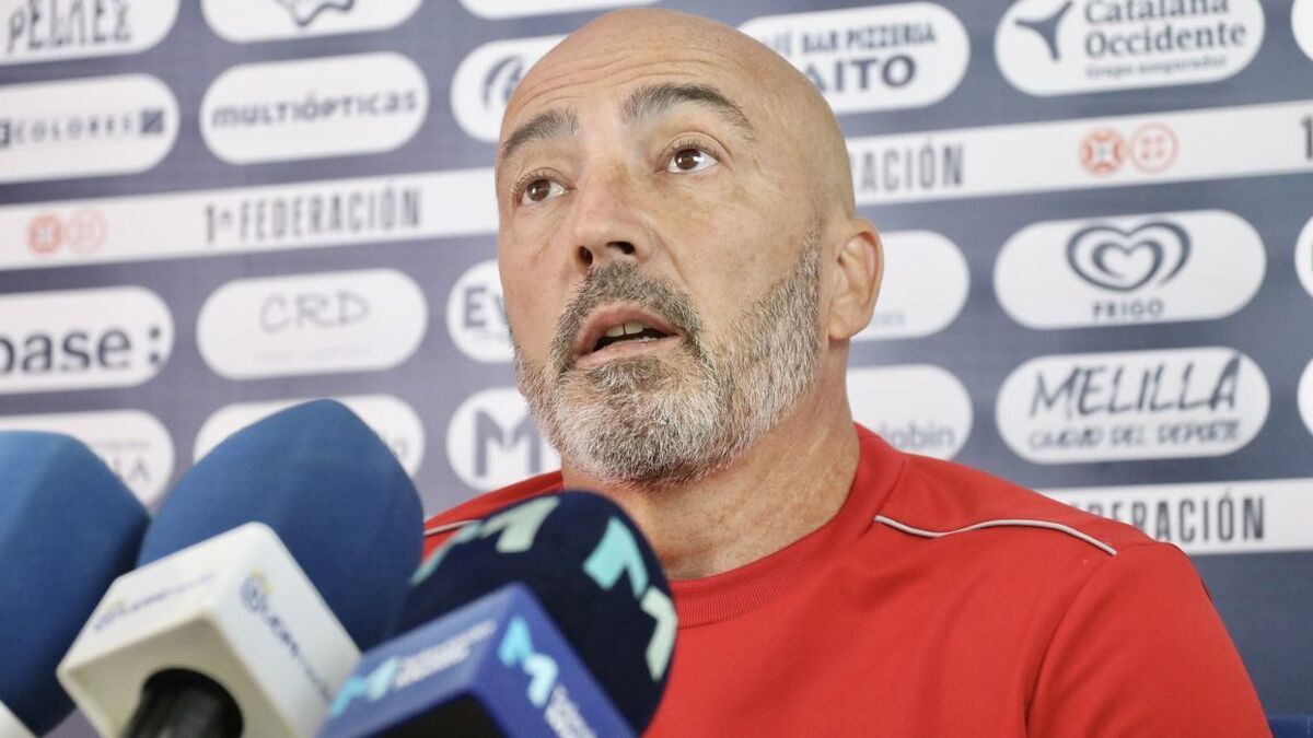 La UD Melilla se “carga” al entrenador, Juan Sabas, por los malos resultados
