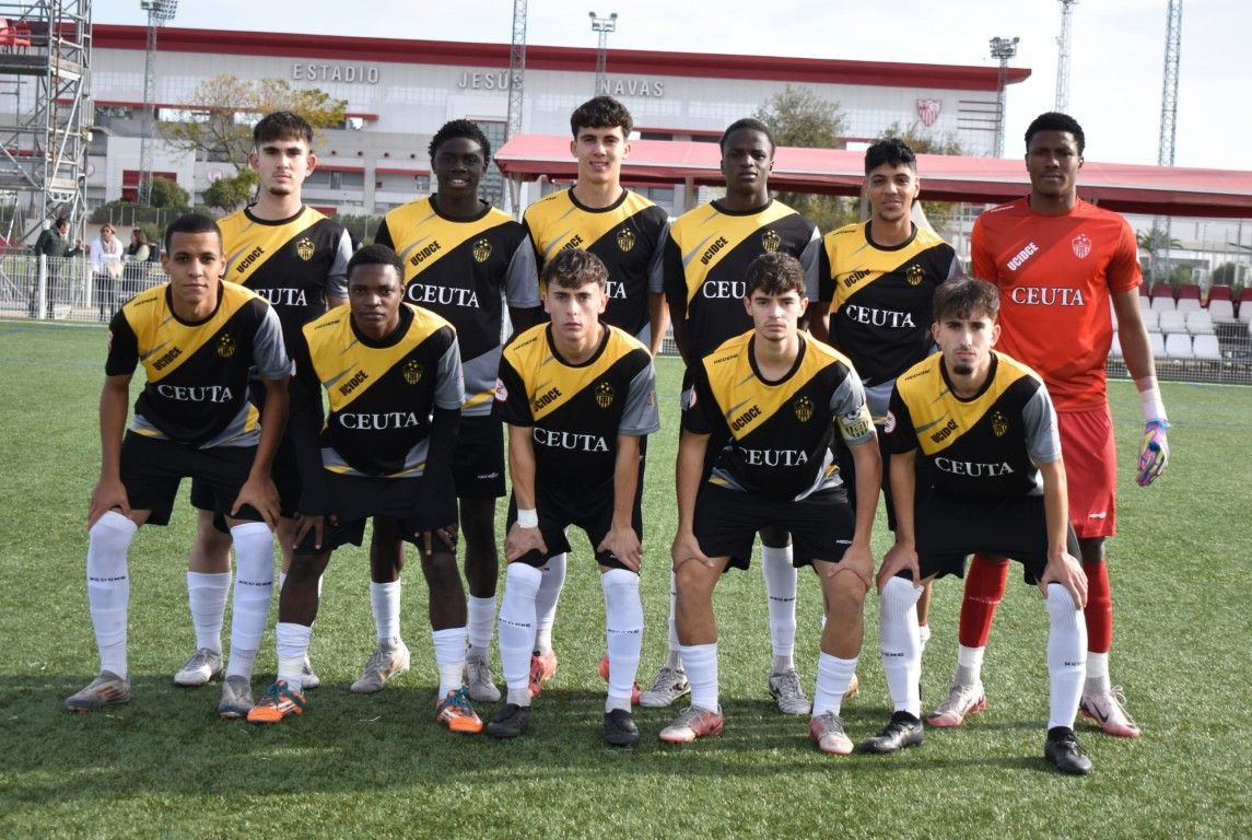 El Sporting planta cara al Sevilla pero pierde por la mínima (2-1)
