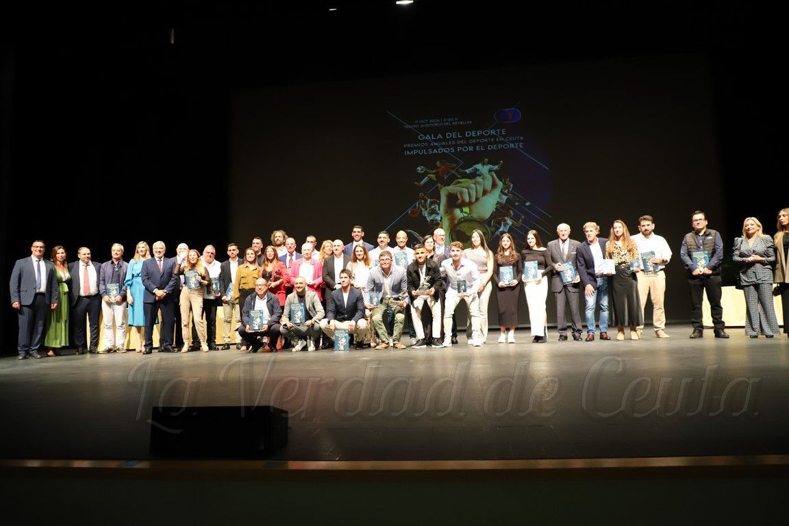 Aisar y Nacho Gaitán, por un lado, y María Bohórquez e Isa Contreras, por el otro, ganadores de la “Gala del Deporte”