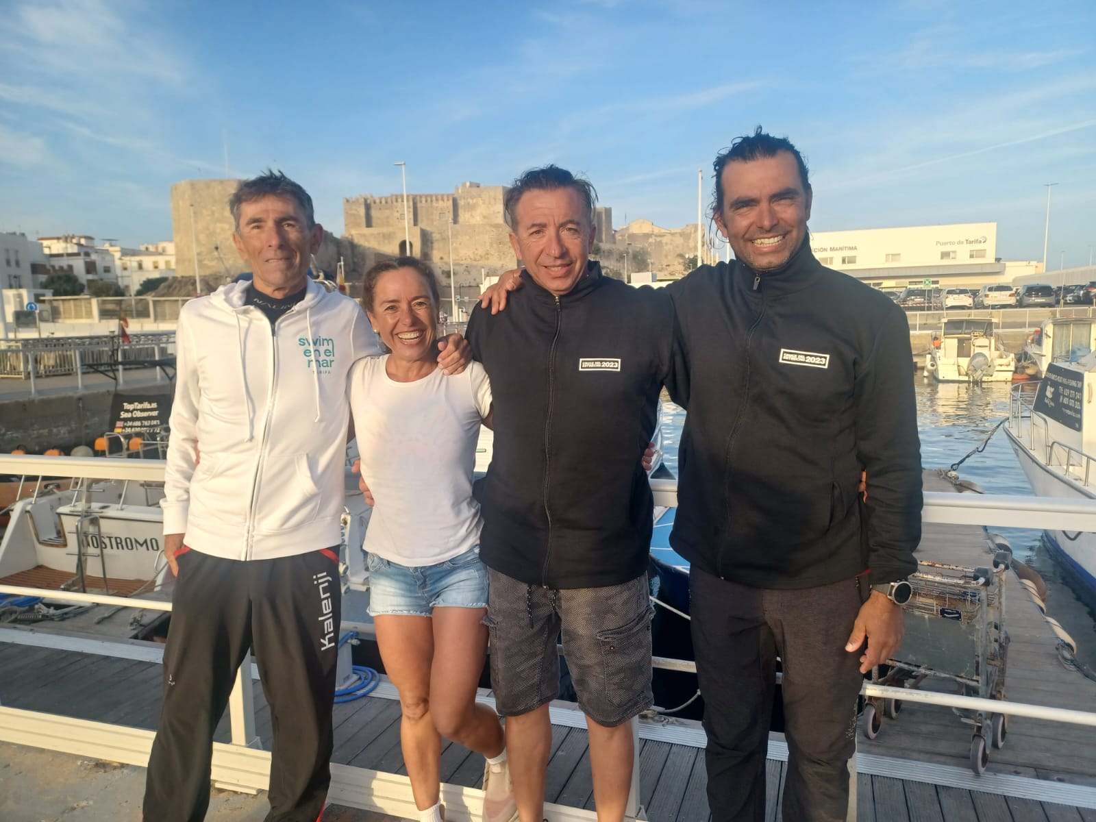 Otros cuatro deportistas completan el cruce a nado el Estrecho