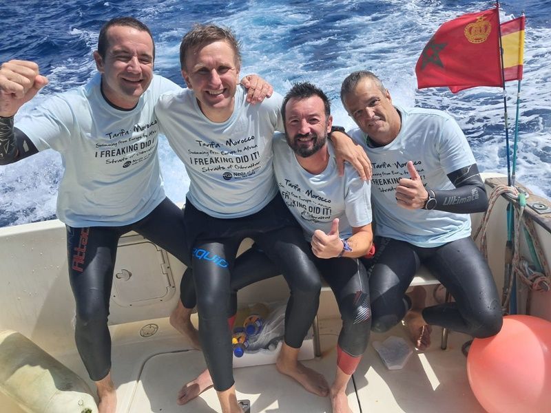 Tres españoles y un ucraniano enlazan a nado las dos costas del Estrecho