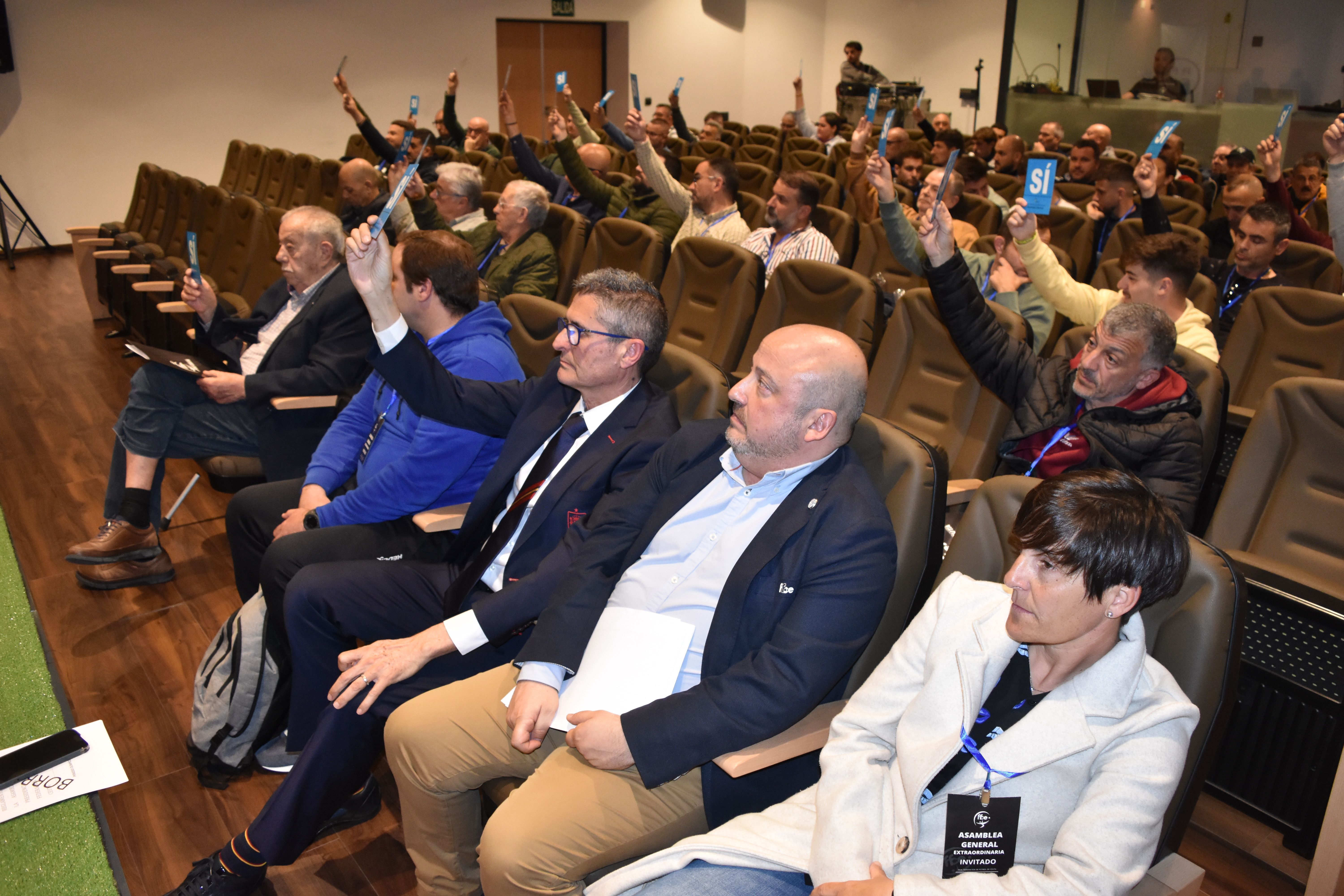 La Asamblea General de la RFFCE aprueba los puntos del orden del día en su convocatoria extraordinaria