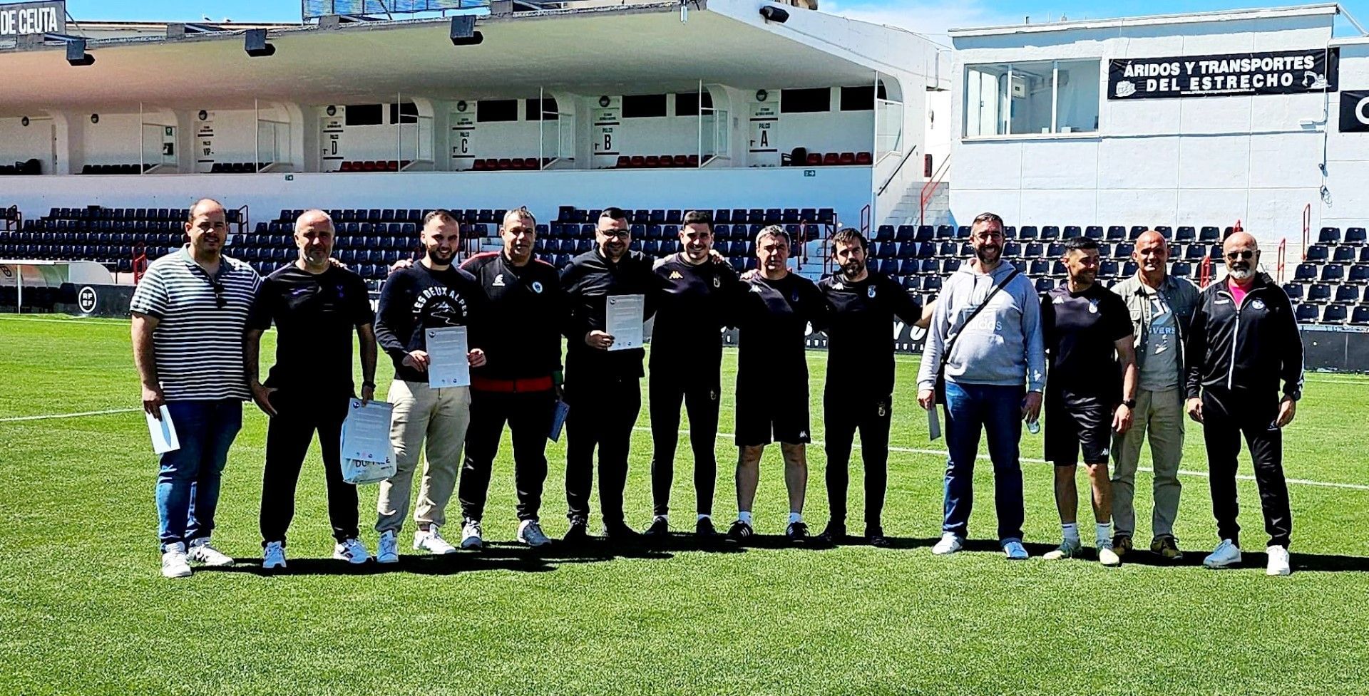 14 entrenadores finalizan la Formación Itinerante compartiendo una semana de entrenamientos de la AD Ceuta FC