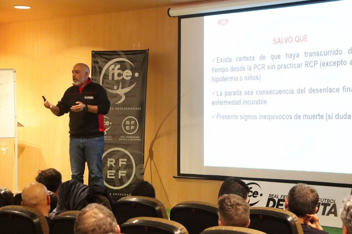 La RFFCE acoge la Jornada de Primeros Auxilios RCP/DESA para entrenadores