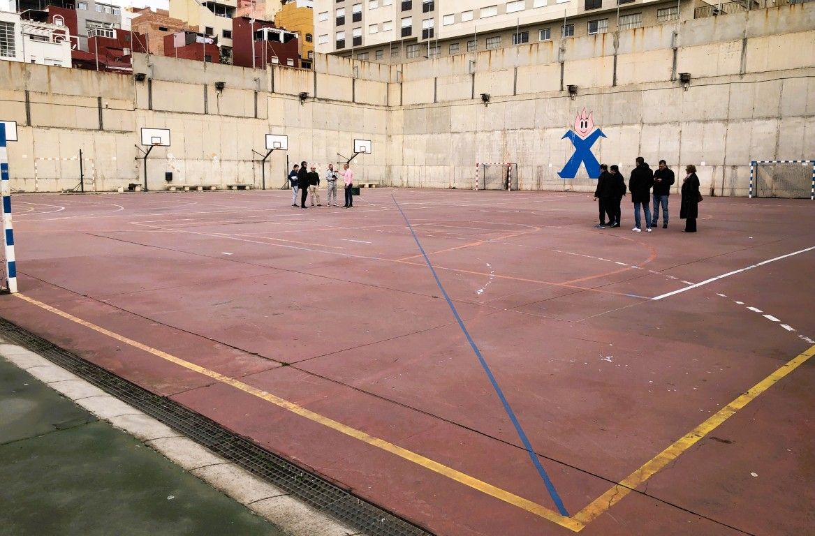 La RFFCE y la Dirección Provincial realizan una primera visita al IES Clara Campoamor para la instalación de un pabellón portátil  